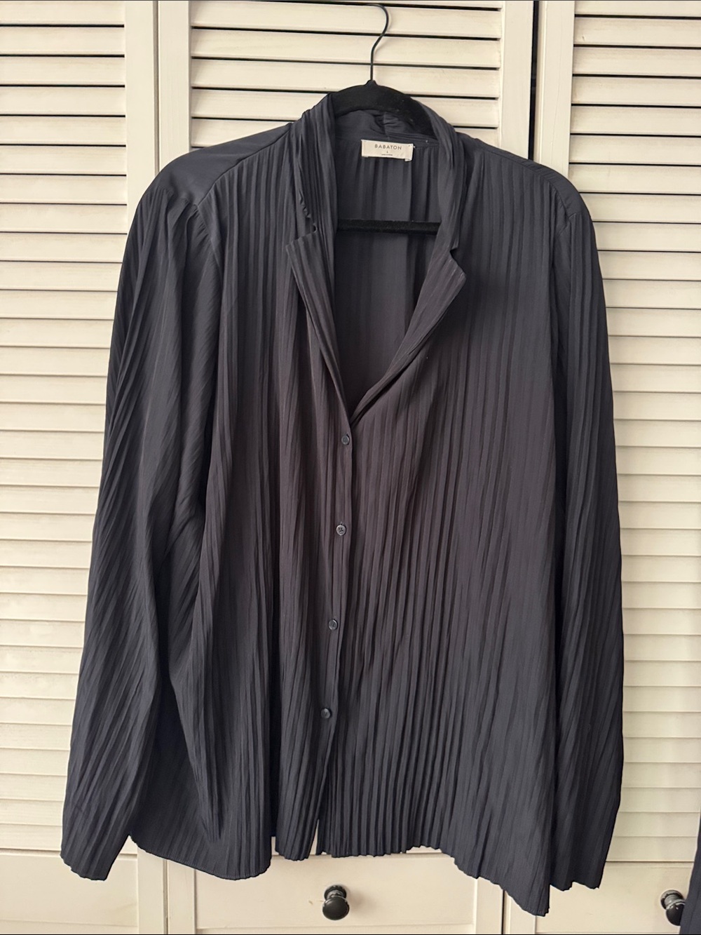 Aritzia Babaton Black Pleated Blouse